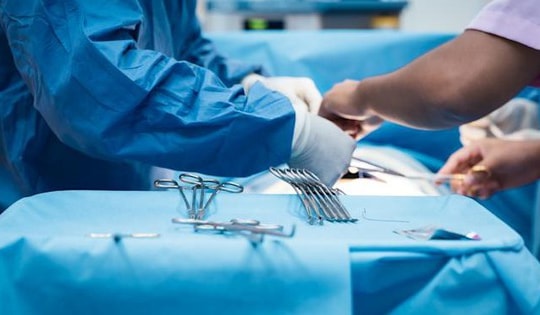 Lần đầu gan lợn cứu sống người đàn ông chờ ghép tạng