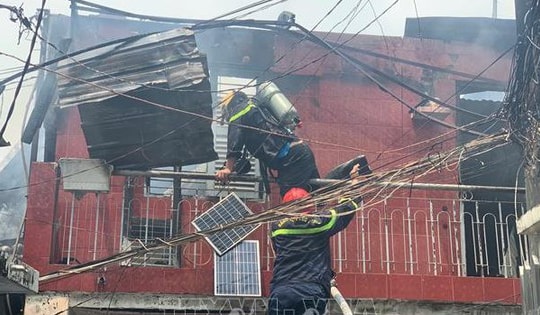 Cháy nhiều căn nhà trong hẻm tại TP Hồ Chí Minh