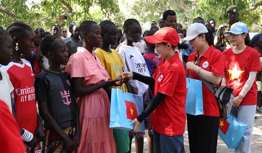 Phụ nữ Việt Nam gieo yêu thương nơi vùng đất gìn giữ hòa bình