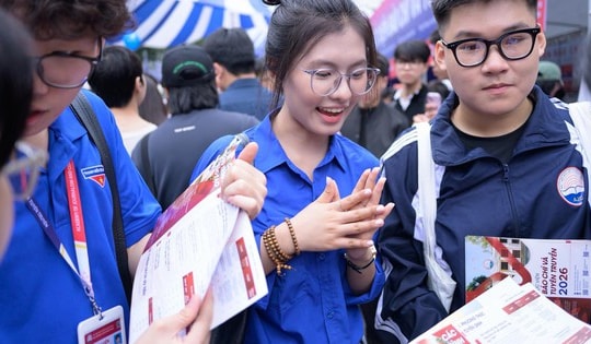 Có chứng chỉ ngoại ngữ quốc tế nên miễn thi hay vẫn dự thi tốt nghiệp THPT?