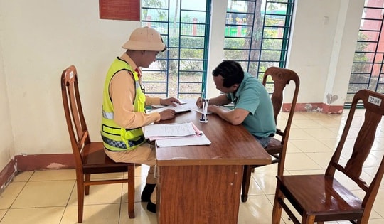 Phạt gần 200 triệu đồng xe khách 25 chỗ chở 53 người