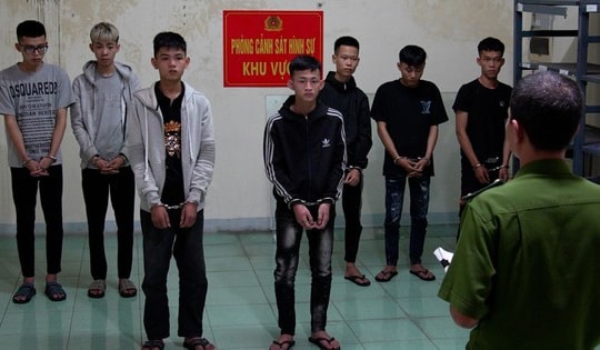 Truy bắt thần tốc nhóm thanh thiếu niên mang rựa 'truy sát' người đi đường trong đêm