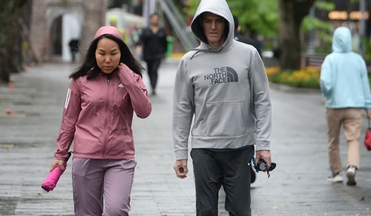 Không khí lạnh khiến nhiệt độ miền Bắc giảm sâu chiều tối và đêm nay