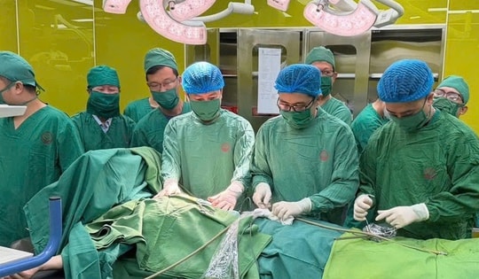 Kích hoạt báo động đỏ liên viện cứu sống thanh niên bị vết thương thấu ngực nguy kịch