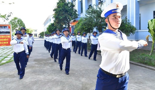 Chiến sĩ mới ở Vùng 2 Hải quân hòa nhập môi trường quân ngũ