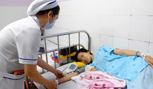 Sốc phản vệ sau khi ăn ốc, thai phụ phải mổ khẩn cấp để cứu con