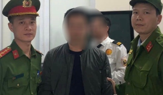 Bị bắt quả tang khi đang cậy mở hàng loạt ô tô trước chung cư ở Hà Nội