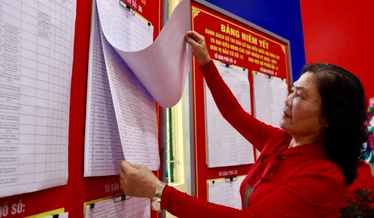 Các điểm bỏ phiếu tại phường Ba Đình được chuẩn bị ra sao trước ngày bầu cử?