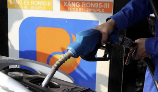 Chuyên gia chỉ cách lái xe tiết kiệm nhiên liệu trong bối cảnh giá xăng dầu tăng cao