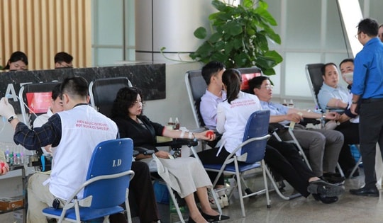 Cán bộ ngành khí tượng thủy văn sôi nổi hiến máu dịp kỉ niệm Ngày Khí tượng thế giới