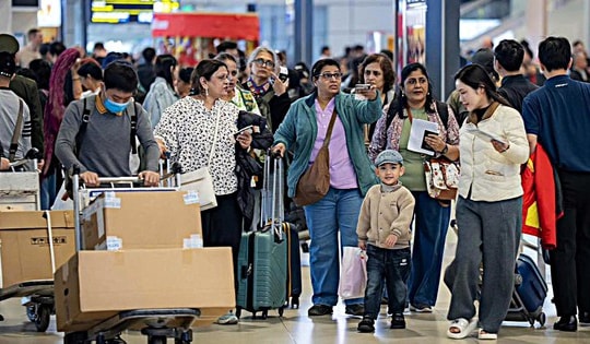 Giá nhiên liệu tăng, ngành hàng không đề xuất thu phụ phí vào giá vé