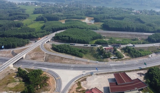 Cao tốc Cam Lộ - La Sơn có thêm nút giao 250 tỷ đồng, tiến độ mở rộng lên 4 làn hiện ra sao?
