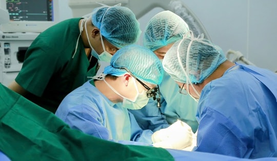 Gãy cổ xương bàn tay số V khi chơi thể thao, làm thế nào để nhận biết?