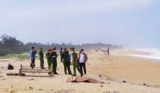 Tàu cá cùng ngư dân mất tích: Tìm thấy 2 thi thể, con tàu chưa rõ tung tích