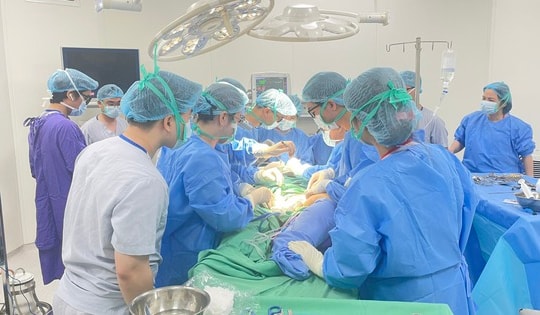 Tìm lại nụ cười cho người phụ nữ sau hơn 4 thập kỷ liệt mặt