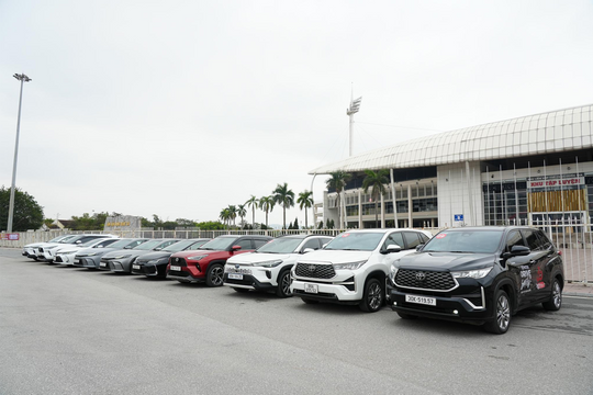 Xe Hybrid tự sạc giảm thiểu đáng kể sự phụ thuộc vào xăng dầu