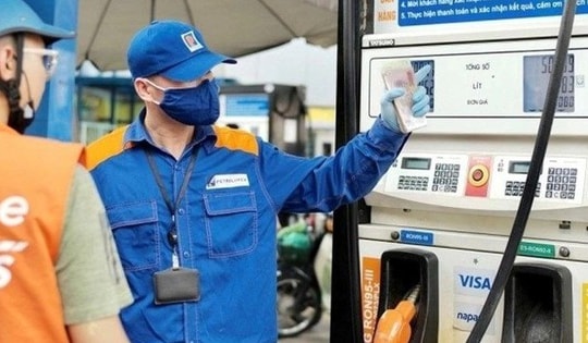 Thủ tướng chỉ đạo loạt biện pháp bảo đảm cung ứng xăng dầu, xử lý nghiêm hành vi 'găm hàng'