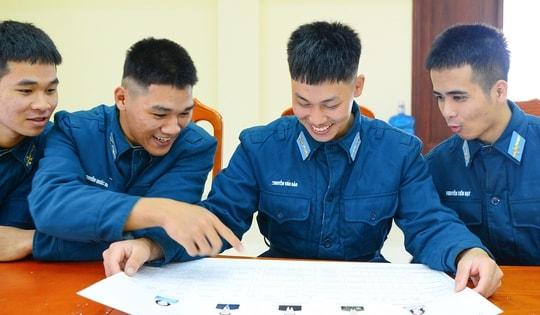 Những người lính không quân háo hức chuẩn bị cho ngày hội non sông