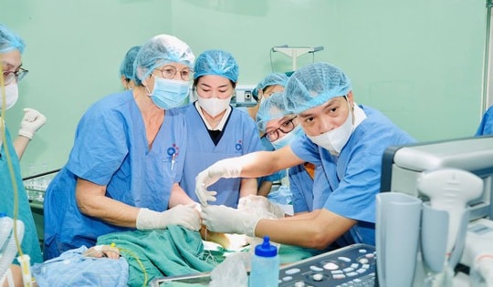 Bệnh viện Sản Nhi Nghệ An phối hợp chuyên gia quốc tế điều trị co cứng cơ cho trẻ bại não