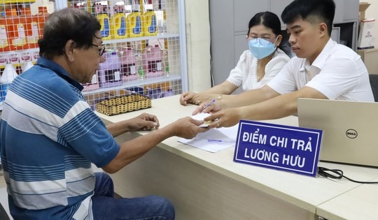 Lương hưu, trợ cấp BHXH sẽ điều chỉnh tăng ra sao nếu lương cơ sở tăng 8%?