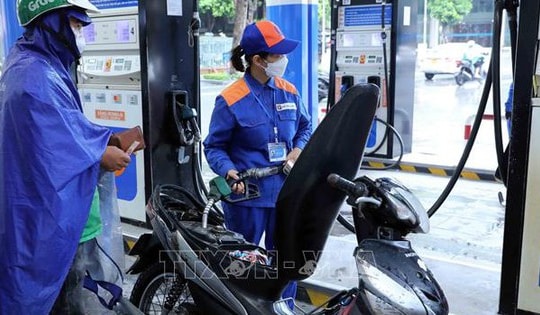 Tiếp tục chi mạnh quỹ bình ổn, giá xăng RON95 tăng nhẹ từ 22h ngày 12/3