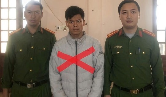 Khởi tố đối tượng kéo lê bạn gái trên đường