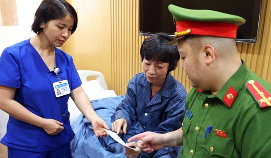 Những lá phiếu đặc biệt nơi giường bệnh