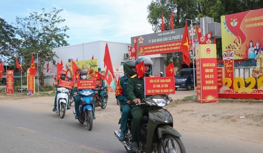 Khắp nẻo đường ở Khánh Hòa rộn ràng trước ngày bầu cử