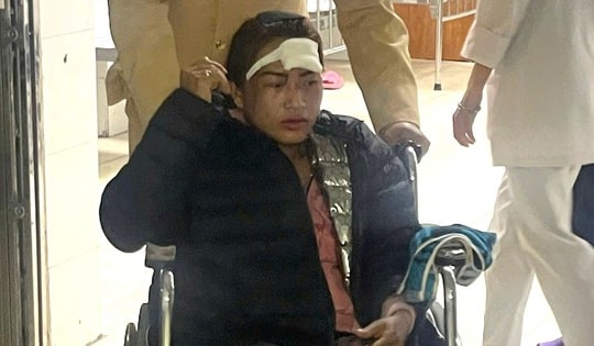 Cảnh sát cứu sống cô gái gặp nạn trên sông Văn Úc trong đêm