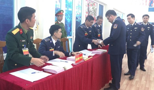 Những người được kiểm phiếu sau khi kết thúc bầu cử