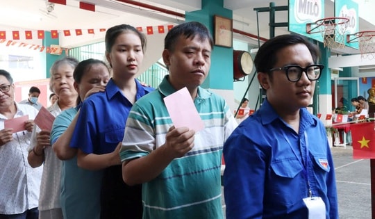 Lá phiếu bầu từ những người khiếm thị