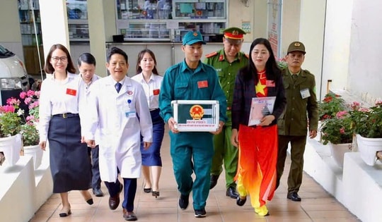 Những hòm phiếu đặc biệt trong ngày hội bầu cử ở Quảng Ninh