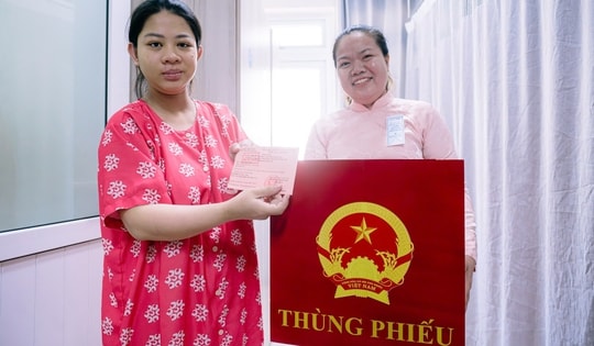 Sản phụ vừa vượt cạn thành công: 'Đây là lần bầu cử đáng nhớ nhất cuộc đời tôi'