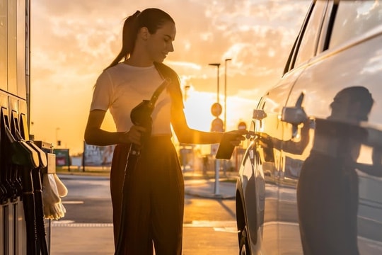 Đổ xăng buổi sáng có tiết kiệm hơn?