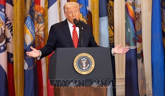 Tổng thống Trump tuyên bố xóa sổ phòng không Iran, chiến tranh chưa kết thúc