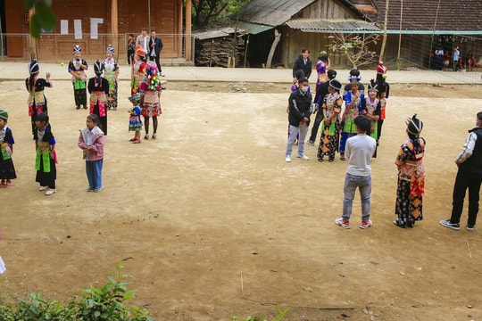 Vòng luẩn quẩn tảo hôn ở miền Tây Nghệ An: Những đám cưới tuổi 15 nơi miền biên viễn (Kỳ 1)