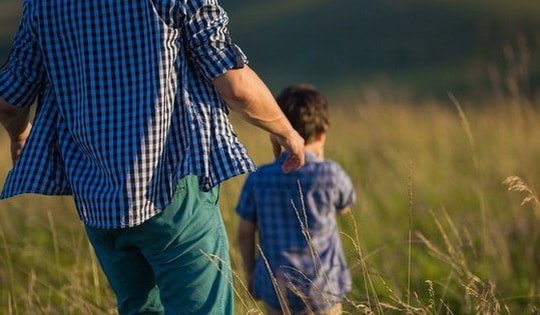 Những rủi ro khó ngờ khi phụ huynh đăng ảnh con lên mạng