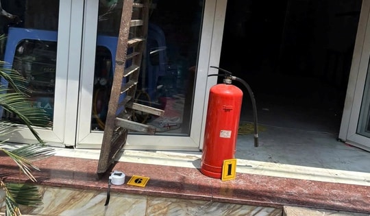 Nghi mâu thuẫn gia đình, người đàn ông tự thiêu khiến 3 người nhập viện