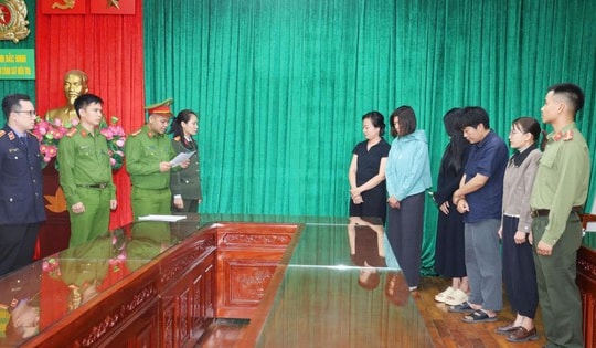 Biến 'người thường' thành đối tượng được mua nhà ở xã hội, nhóm môi giới bị khởi tố