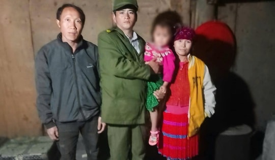 Bé gái người Mông 4 tuổi đi lạc, sợ hãi giữa rừng lạnh cách nhà hơn 6km