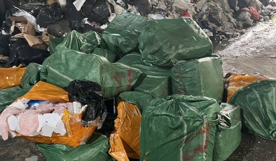 Phát hiện xe ô tô chở hơn 1,3 tấn nầm lợn không rõ nguồn gốc