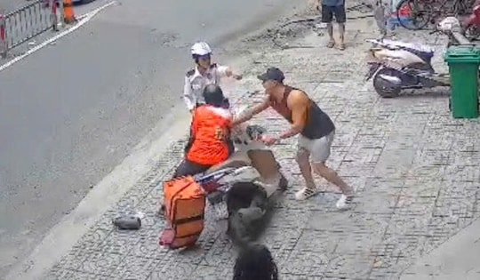 Mâu thuẫn nhận hàng, người đàn ông đánh nữ shipper