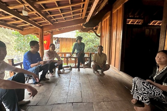 Vòng luẩn quẩn tảo hôn ở miền Tây Nghệ An: Những bước chân bền bỉ níu học trò khỏi vòng xoáy tảo hôn (Kỳ 2)