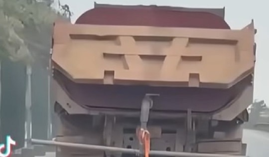 Lái xe tải đi chậm trên cao tốc Nội Bài – Lào Cai bị phạt 23 triệu đồng