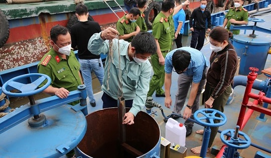 Giá xăng dầu Việt Nam thấp hơn nhiều nước, Phó Thủ tướng chỉ đạo loạt biện pháp chống buôn lậu