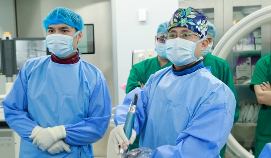 Chỉ 3h sau mổ thoát vị đĩa đệm, bệnh nhân không chỉ hết đau vật vã mà còn tự đi được