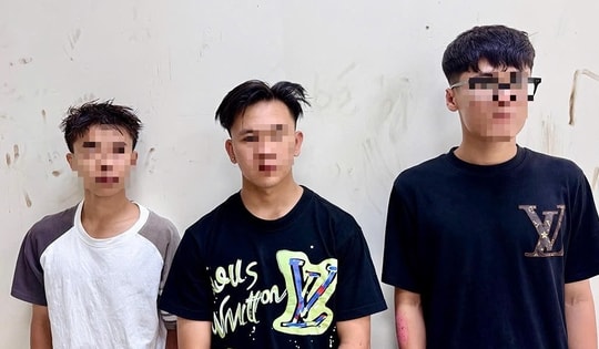 Nhóm thanh thiếu niên mang hung khí đập phá nhà dân trong đêm