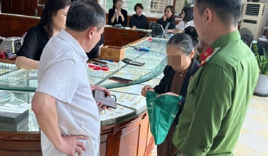 Tin lời công an ‘dởm’, cụ bà mang 19 chỉ vàng đi bán