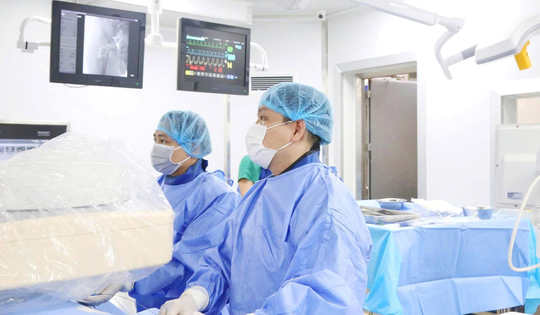 Bệnh nhân ở Ninh Bình vỡ u gan, được chuyển 200km đến Phú Thọ cấp cứu