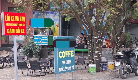 Bỏ cà phê, tự đánh giày, không ăn vặt: Dân văn phòng thắt chặt chi tiêu